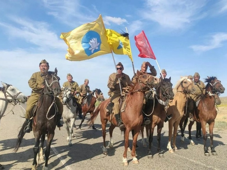 Конный поход, посвященный 80-летию освобождения Калмыкии.