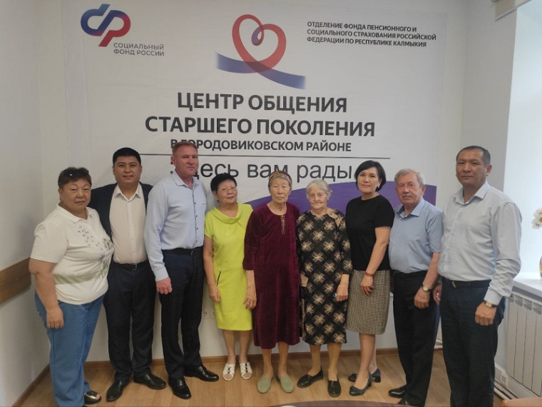 Еще три Центра общения старшего поколения открылись в Городовиковском, Юстинском и Целинном районах Калмыкии. Еще три Центра общения старшего поколения открылись в Городовиковском, Юстинском и Целинном районах Калмыкии.